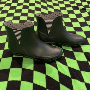 Women’s rain boots
